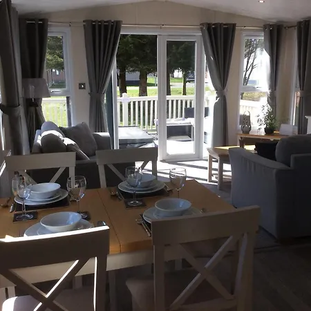 2 Bed Luxury With Hot Tub Allerthorpe * York