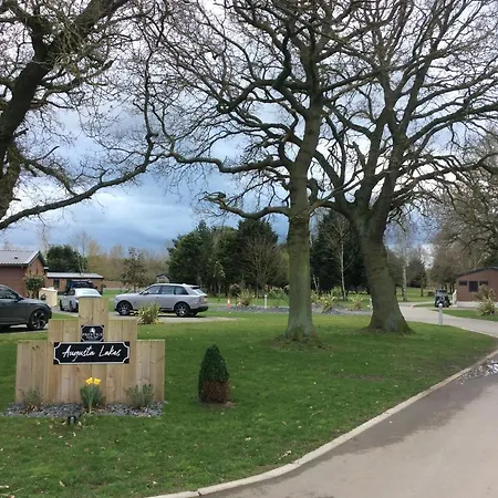 Casa de Férias 2 Bed Luxury With Hot Tub Allerthorpe *