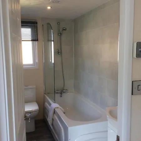 2 Bed Luxury With Hot Tub Allerthorpe