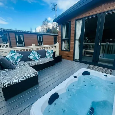 Vakantiehuis 2 Bed Luxury With Hot Tub Allerthorpe *