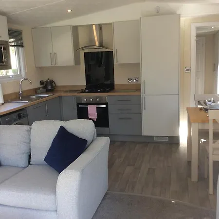 2 Bed Luxury With Hot Tub Allerthorpe