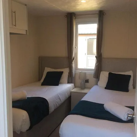 Tatil Evi 2 Bed Luxury With Hot Tub Allerthorpe